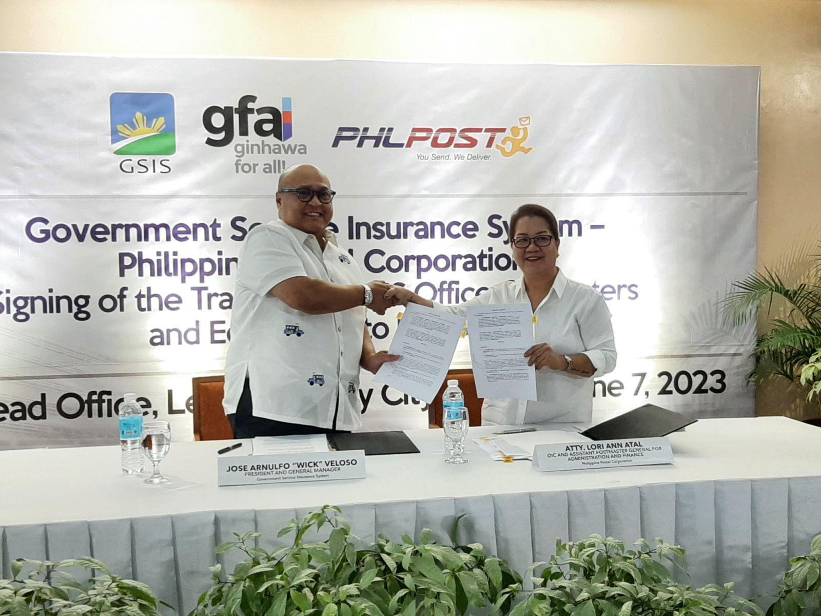 GSIS donates office equipment, computers to PHLPost