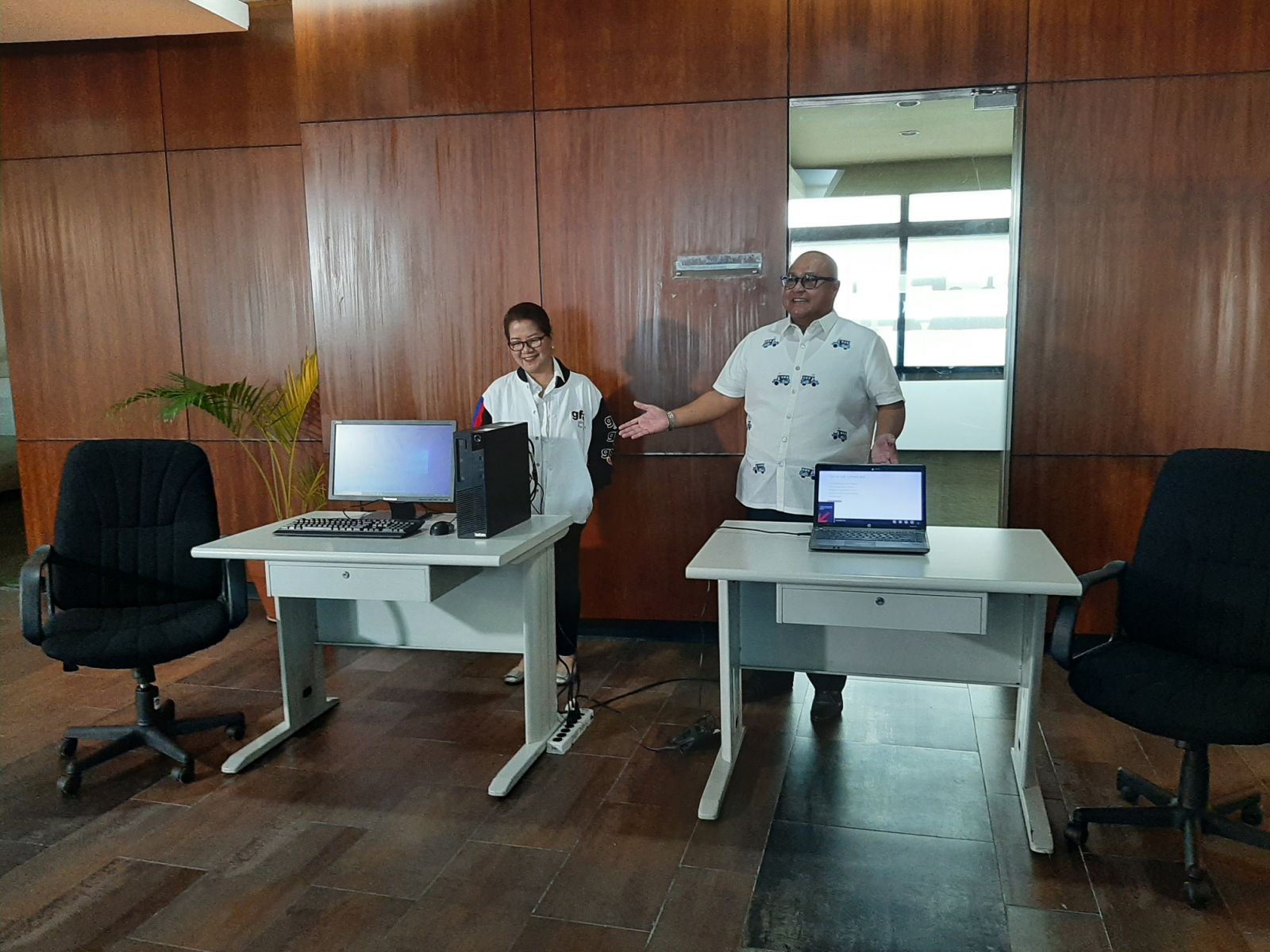 GSIS Donates Office Equipment, Computers To PHLPost | PHLPost