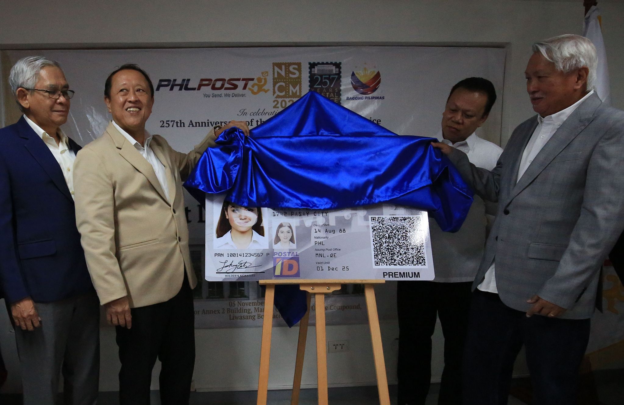 PHLPost formally launches the Postal ID as a functional card for address verification